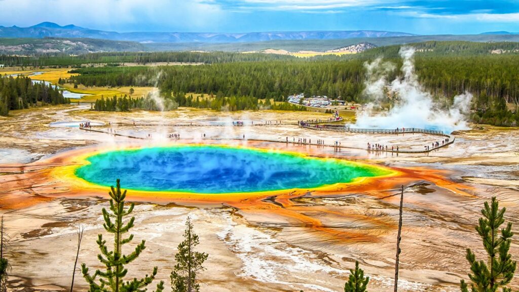 Yellowstone National Park - Grand Prismatic Spring